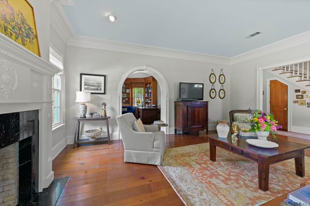 8327 Cypress Lake Dr, Baton Rouge, LA 70809