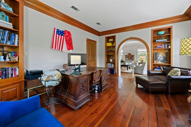 8327 Cypress Lake Dr, Baton Rouge, LA 70809