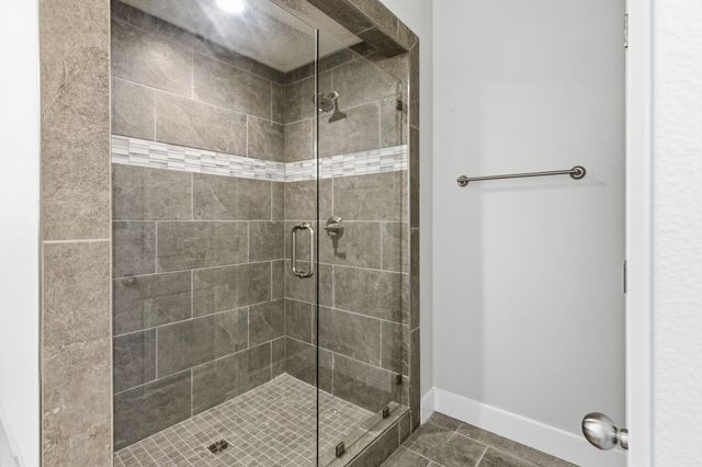 112 Oakmont LN, La Vernia, TX 78121