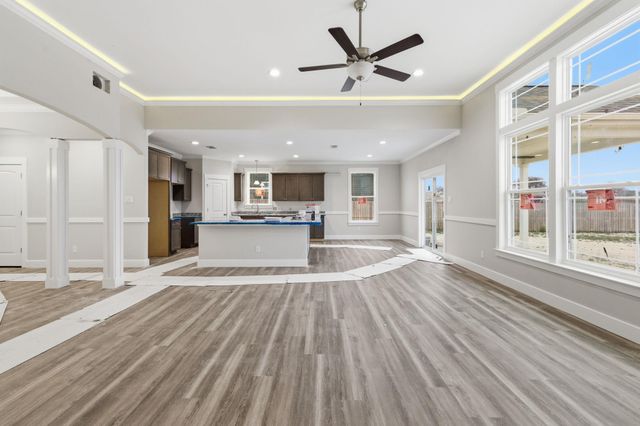 112 Oakmont LN, La Vernia, TX 78121