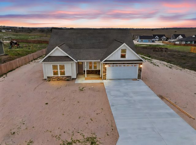 112 Oakmont LN, La Vernia, TX 78121