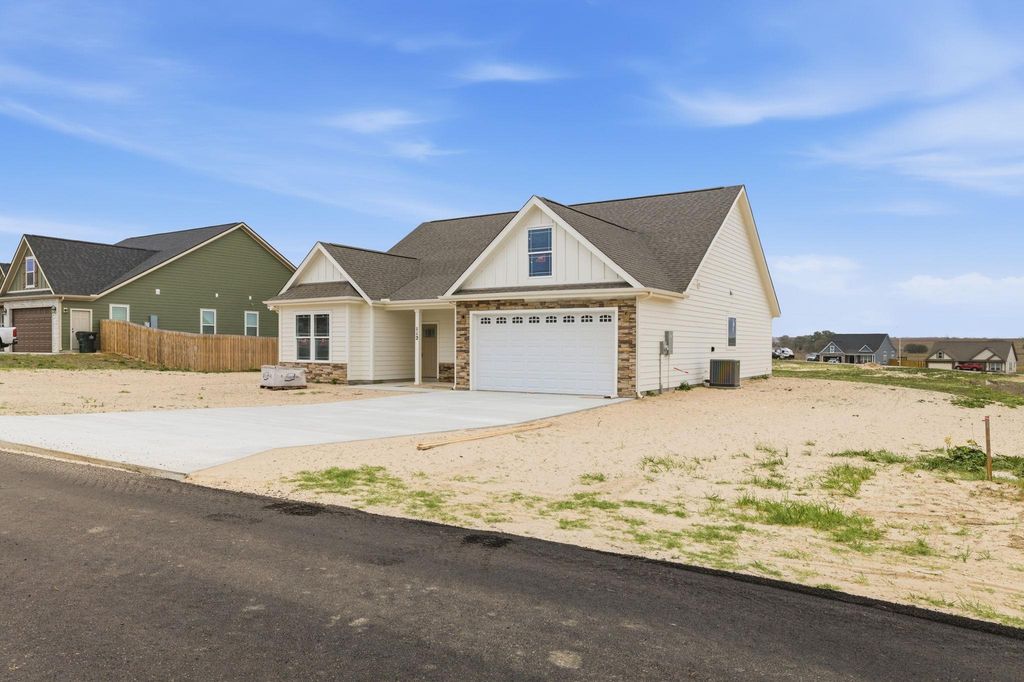 112 Oakmont LN, La Vernia, TX 78121