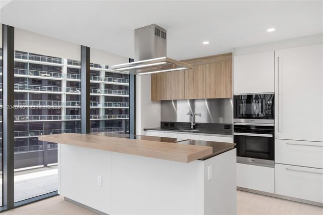 1000 Brickell Plaza 4015, Miami, FL 33131