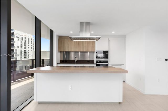 1000 Brickell Plaza 4015, Miami, FL 33131