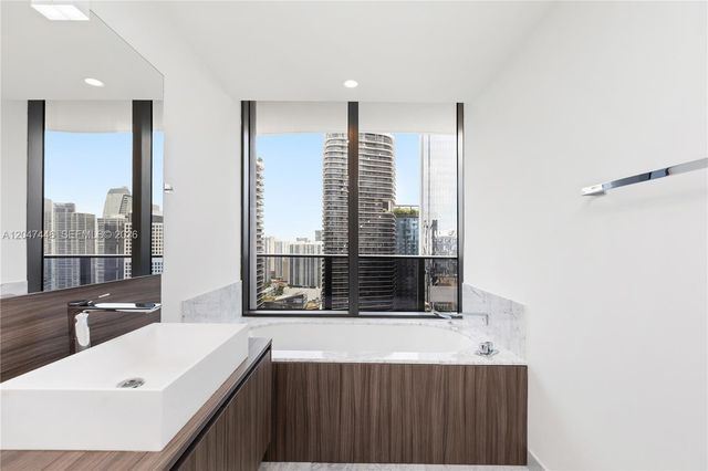 1000 Brickell Plaza 4015, Miami, FL 33131