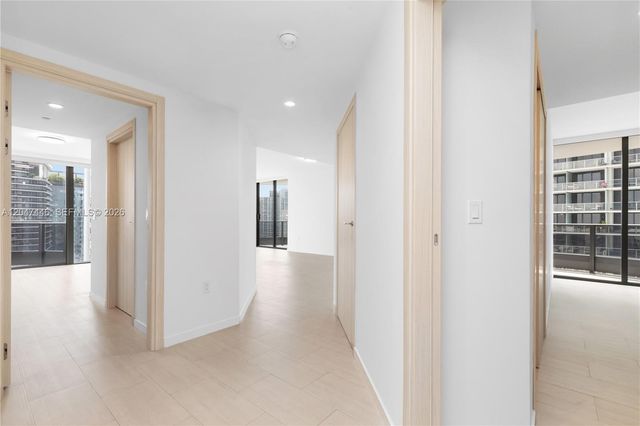 1000 Brickell Plaza 4015, Miami, FL 33131