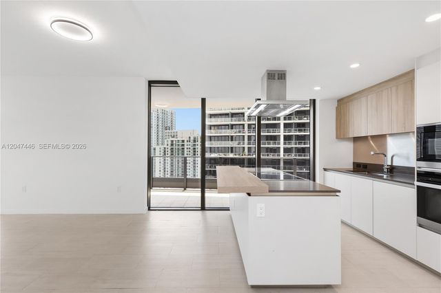 1000 Brickell Plaza 4015, Miami, FL 33131