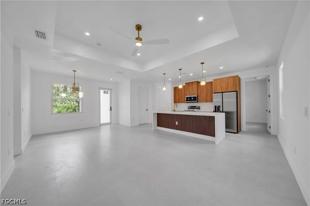 2005 Robert AVE, Alva, FL 33920