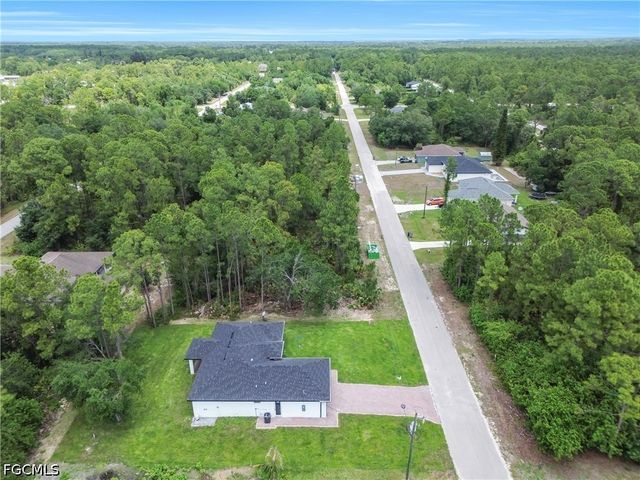 2005 Robert AVE, Alva, FL 33920