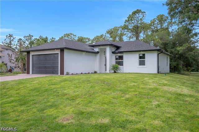 2005 Robert AVE, Alva, FL 33920