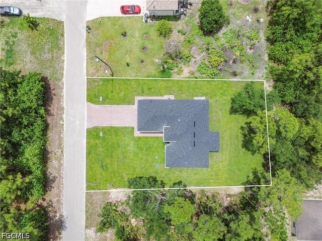2005 Robert AVE, Alva, FL 33920