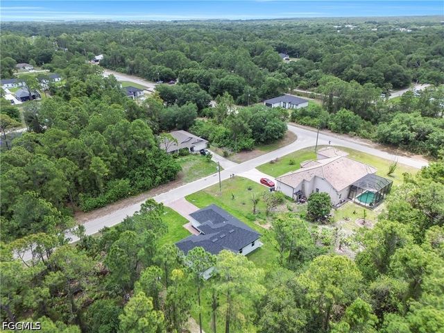 2005 Robert AVE, Alva, FL 33920