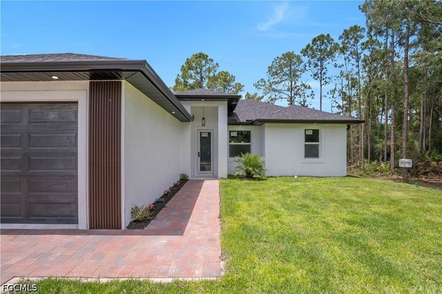 2005 Robert AVE, Alva, FL 33920
