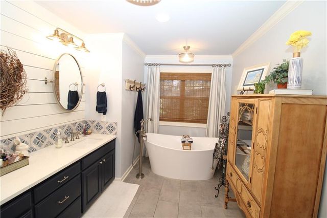 216 IRIS PARK Drive, Pineville, LA 71360