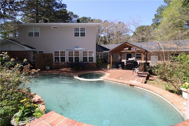 216 IRIS PARK Drive, Pineville, LA 71360