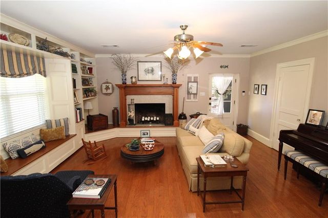 216 IRIS PARK Drive, Pineville, LA 71360