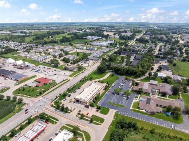 5350 Kirkwood Boulevard SW 3, Cedar Rapids, IA 52404