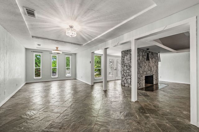 405 Chandler Lake Road, Fort Worth, TX 76103