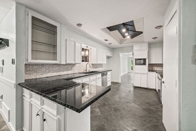 405 Chandler Lake Road, Fort Worth, TX 76103