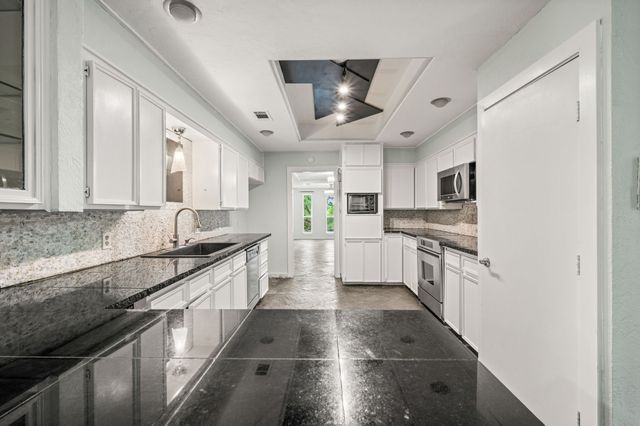 405 Chandler Lake Road, Fort Worth, TX 76103