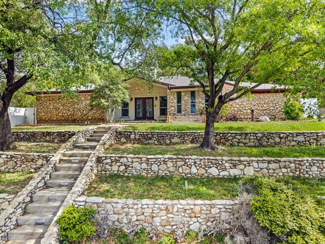 405 Chandler Lake Road, Fort Worth, TX 76103