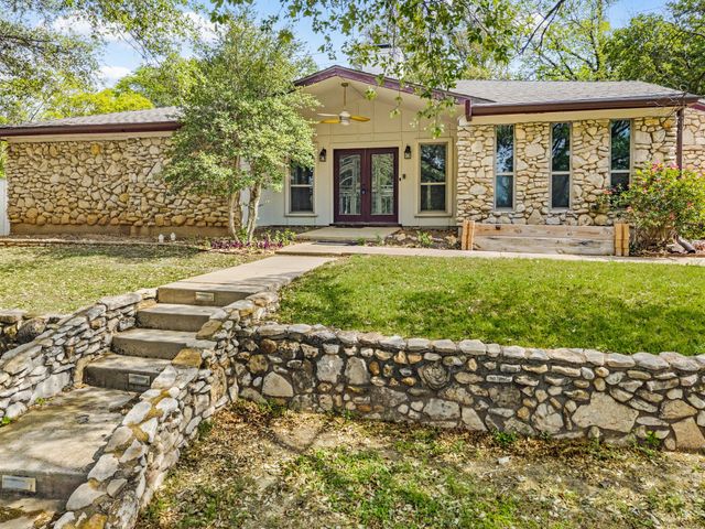 405 Chandler Lake Road, Fort Worth, TX 76103