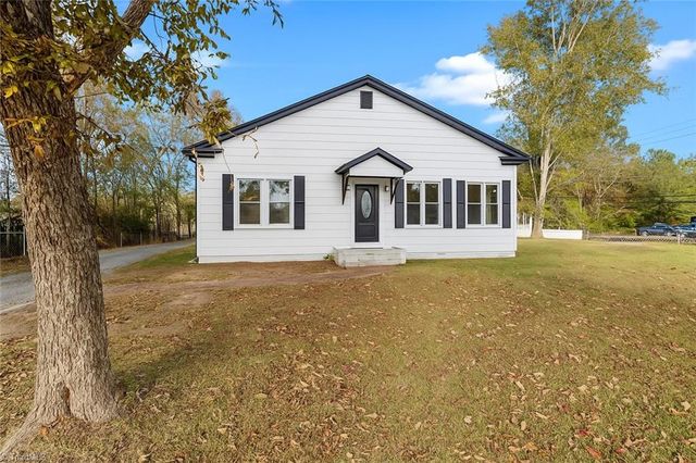 401 Julius Chambers Avenue, Mount Gilead, NC 27306