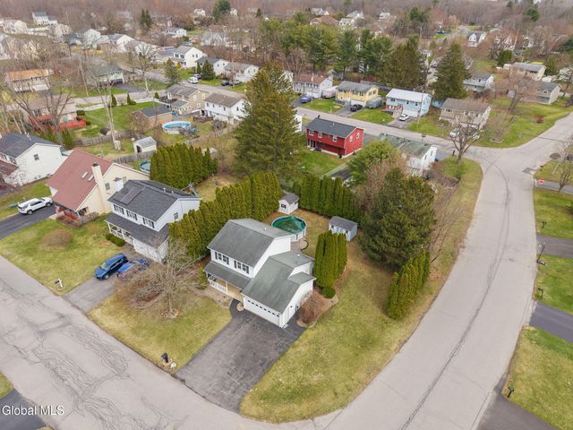 2 Cartwheel Drive, Scotia, NY 12302