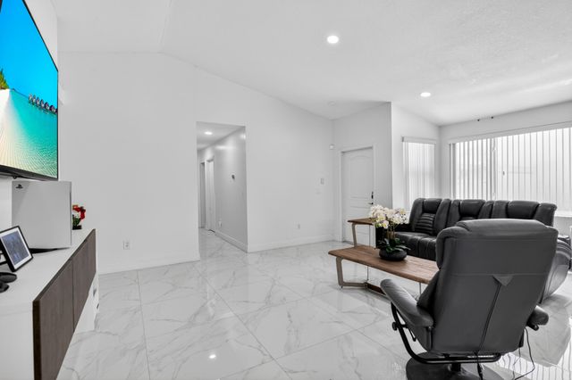 1489 NW 153rd Avenue, Pembroke Pines, FL 33028