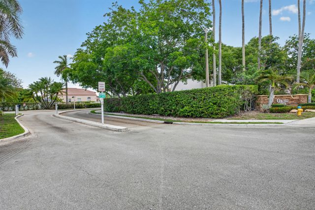 1489 NW 153rd Avenue, Pembroke Pines, FL 33028