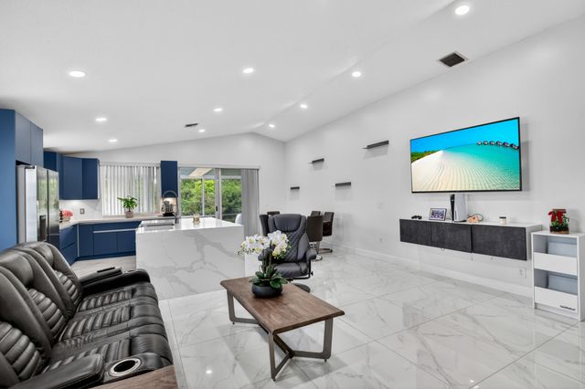 1489 NW 153rd Avenue, Pembroke Pines, FL 33028
