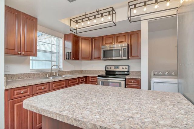 5166 TENNIS COURT CIRCLE 52, Tampa, FL 33617