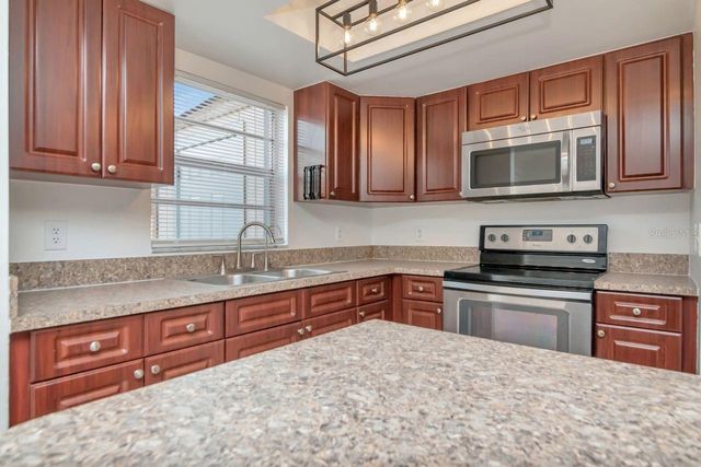 5166 TENNIS COURT CIRCLE 52, Tampa, FL 33617