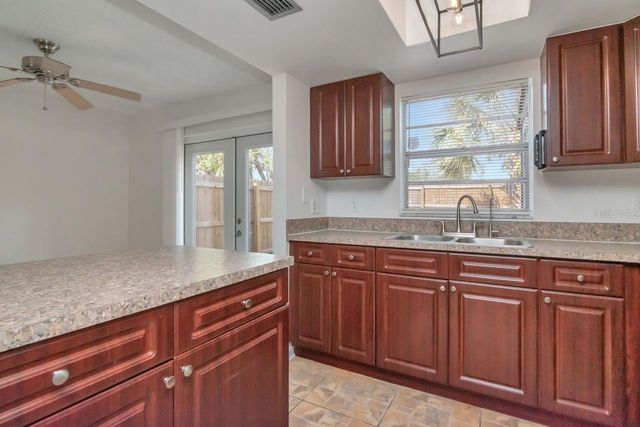 5166 TENNIS COURT CIRCLE 52, Tampa, FL 33617