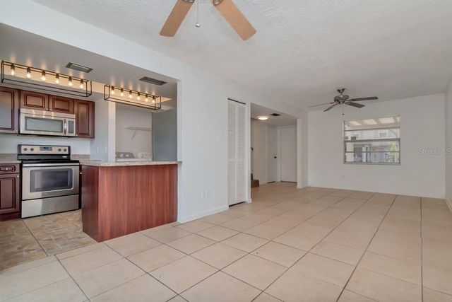 5166 TENNIS COURT CIRCLE 52, Tampa, FL 33617