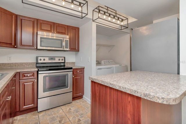 5166 TENNIS COURT CIRCLE 52, Tampa, FL 33617