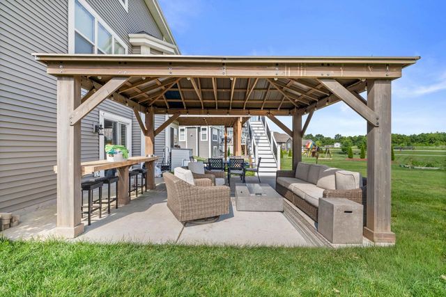 1330 Regees ROAD, Mukwonago, WI 53149