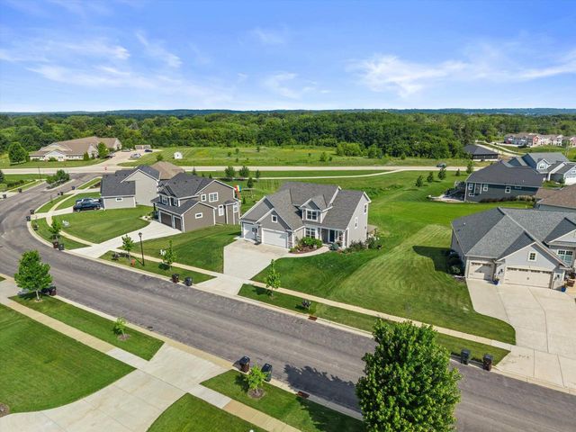 1330 Regees ROAD, Mukwonago, WI 53149