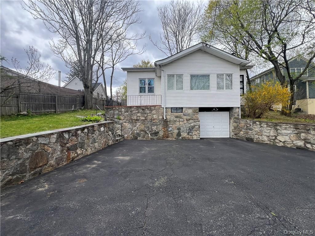 3180 Lincoln Drive, Mohegan Lake, NY 10547