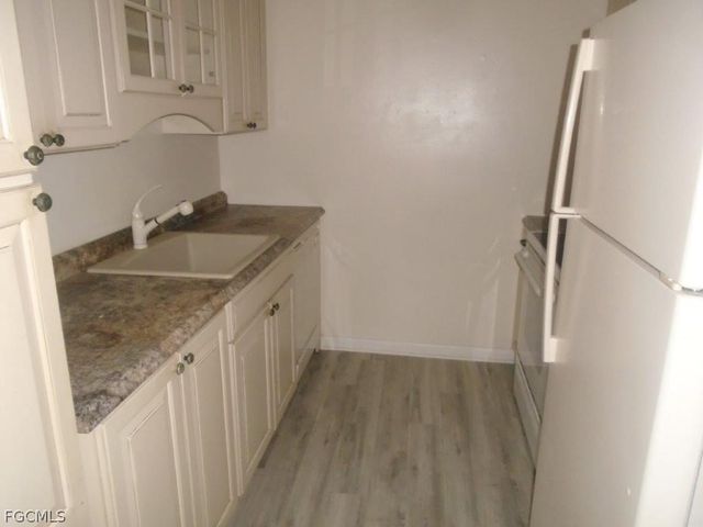 708 Victoria DR 206, Cape Coral, FL 33904