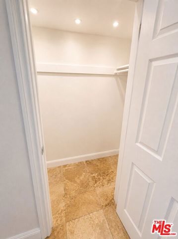 18113 Bromley Street, Los Angeles, CA 91356