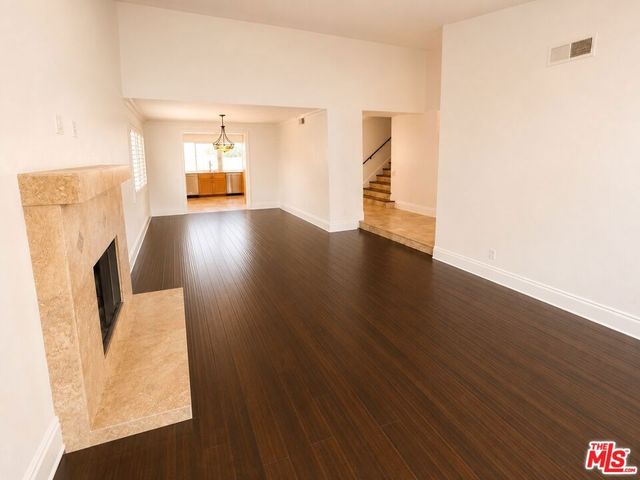 18113 Bromley Street, Los Angeles, CA 91356