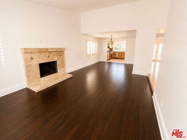 18113 Bromley Street, Los Angeles, CA 91356