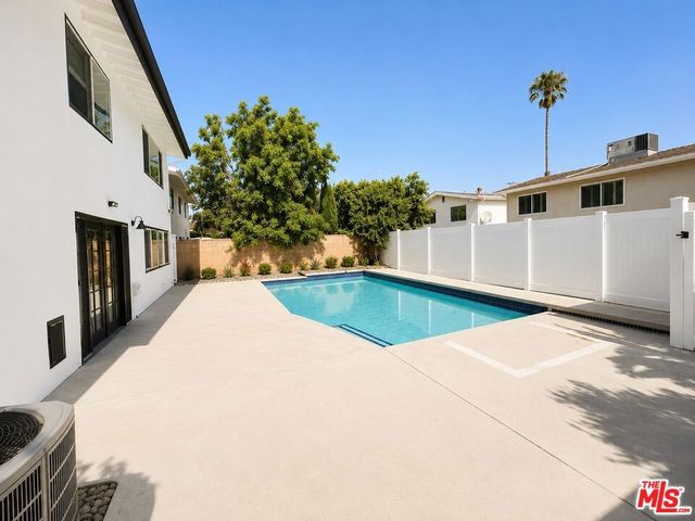 18113 Bromley Street, Los Angeles, CA 91356
