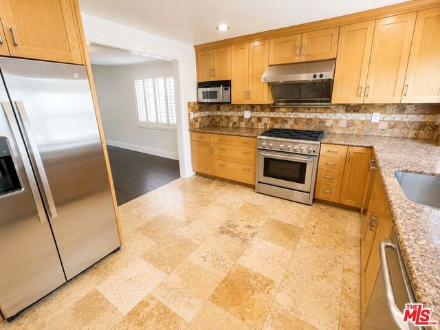 18113 Bromley Street, Los Angeles, CA 91356