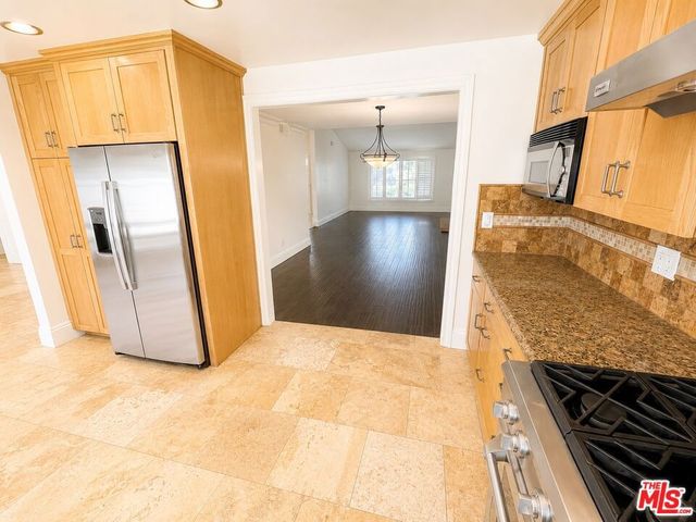 18113 Bromley Street, Los Angeles, CA 91356
