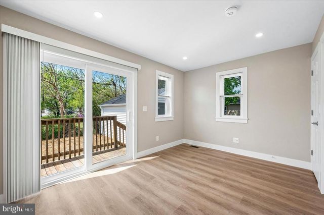 118 BARTRAM AVE, Essington, PA 19029