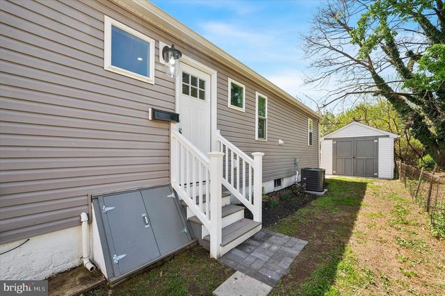 118 BARTRAM AVE, Essington, PA 19029