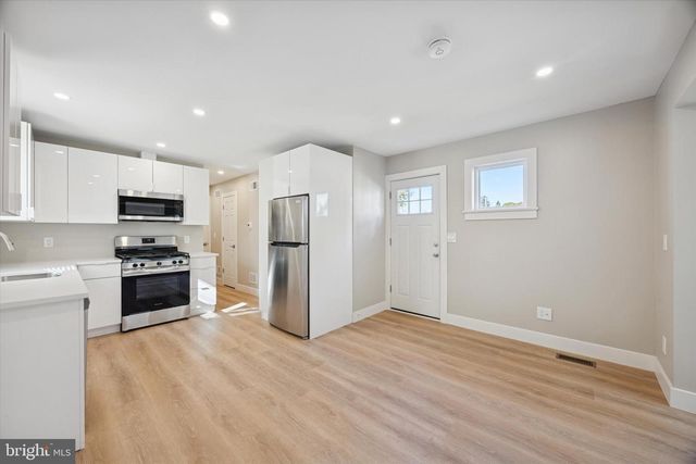 118 BARTRAM AVE, Essington, PA 19029