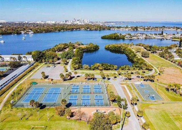 184 POMPANO DRIVE SE D, St Petersburg, FL 33705